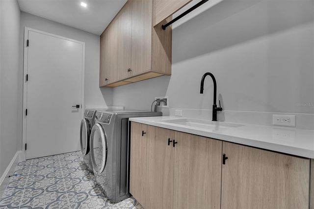 70 AVENIDA VENECCIA 201, Sarasota, FL 34242