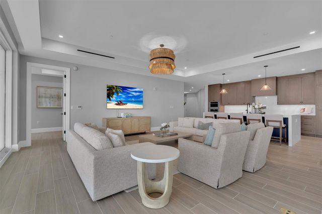 70 AVENIDA VENECCIA 201, Sarasota, FL 34242