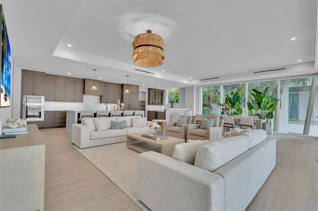 70 AVENIDA VENECCIA 201, Sarasota, FL 34242
