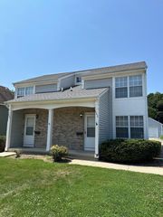 542 N CRYSTAL Avenue 542, Elgin, IL 60123