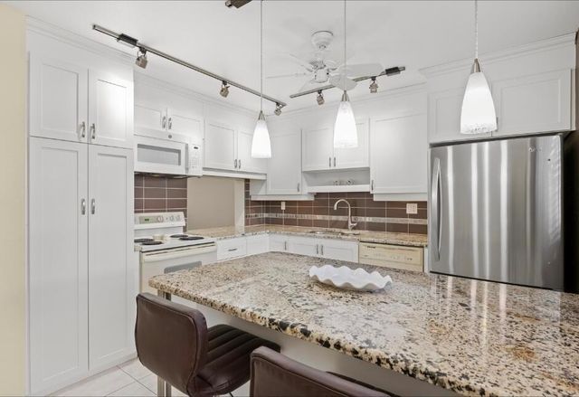 6095 N Sabal Palm Boulevard 210, Tamarac, FL 33319