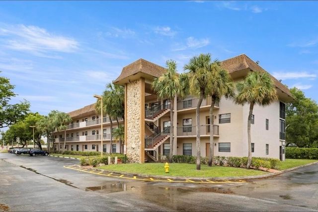 6095 N Sabal Palm Boulevard 210, Tamarac, FL 33319