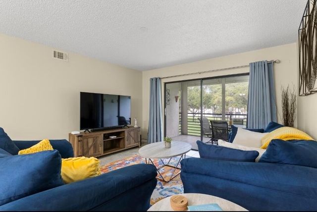 6095 N Sabal Palm Boulevard 210, Tamarac, FL 33319