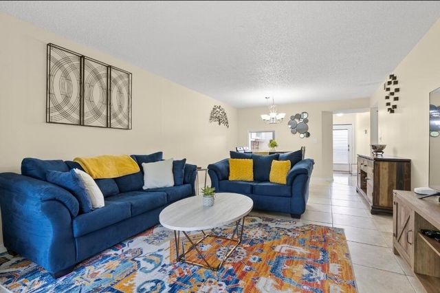 6095 N Sabal Palm Boulevard 210, Tamarac, FL 33319