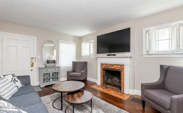 218 Fairlawn Rd, Louisville, KY 40207