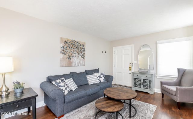 218 Fairlawn Rd, Louisville, KY 40207