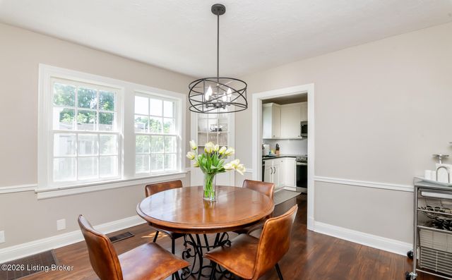 218 Fairlawn Rd, Louisville, KY 40207