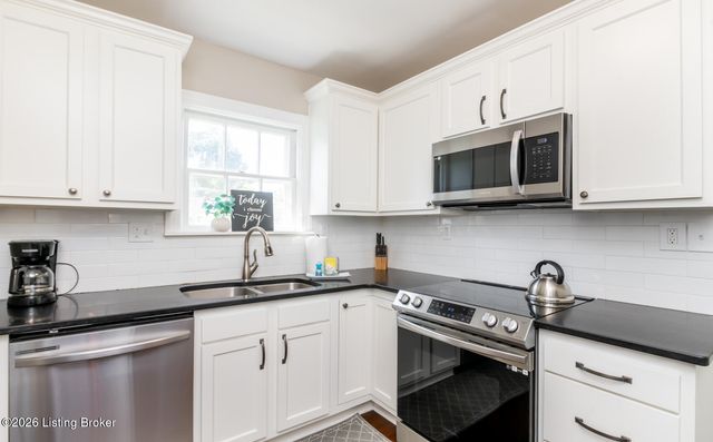218 Fairlawn Rd, Louisville, KY 40207