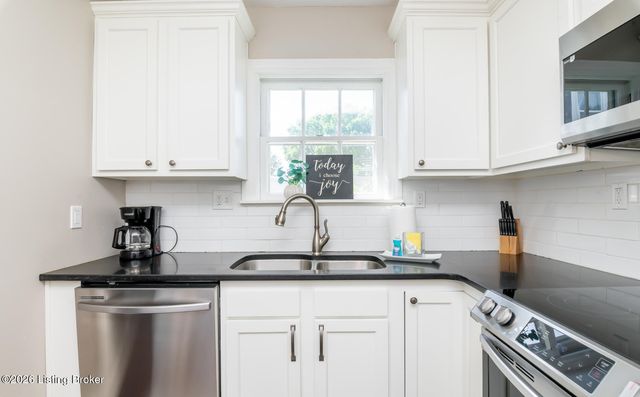 218 Fairlawn Rd, Louisville, KY 40207