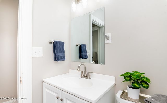 218 Fairlawn Rd, Louisville, KY 40207