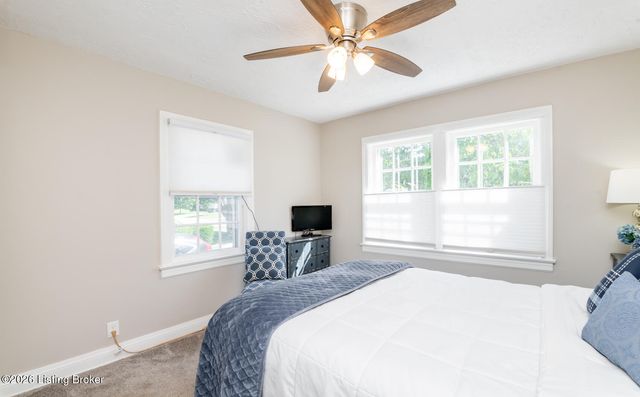 218 Fairlawn Rd, Louisville, KY 40207