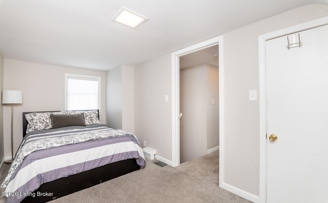 218 Fairlawn Rd, Louisville, KY 40207