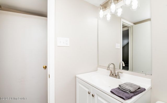 218 Fairlawn Rd, Louisville, KY 40207