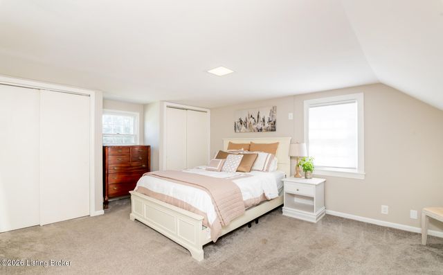 218 Fairlawn Rd, Louisville, KY 40207