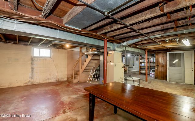 218 Fairlawn Rd, Louisville, KY 40207