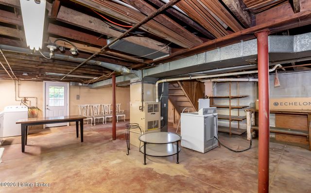 218 Fairlawn Rd, Louisville, KY 40207