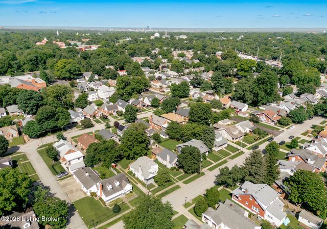 218 Fairlawn Rd, Louisville, KY 40207