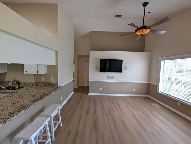 3002 W CLEVELAND STREET E10, Tampa, FL 33609