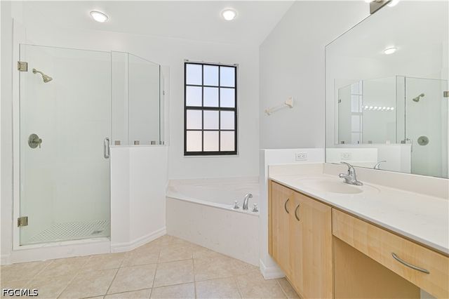 14760 Pinnacle PL 66, Naples, FL 34119