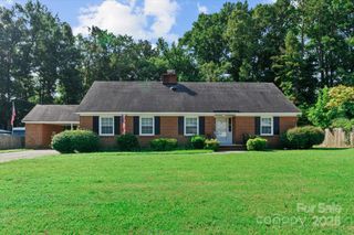 7628 Rolling Hill Road, Charlotte, NC 28227