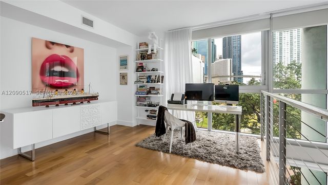 90 SW 3rd St 308, Miami, FL 33130