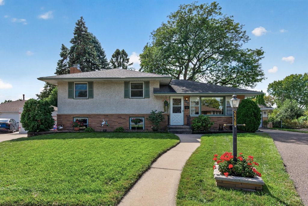 2220 Cardinal Place, Saint Paul, MN 55119 — exterior