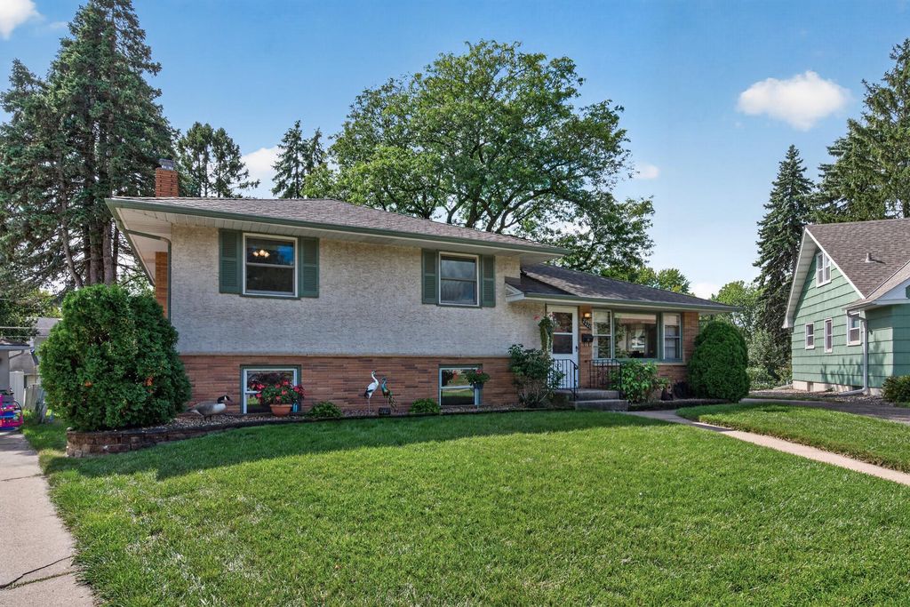 2220 Cardinal Place, Saint Paul, MN 55119 — photo 2