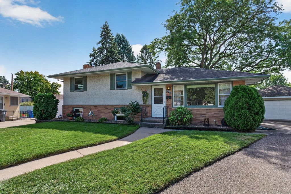 2220 Cardinal Place, Saint Paul, MN 55119 — photo 4