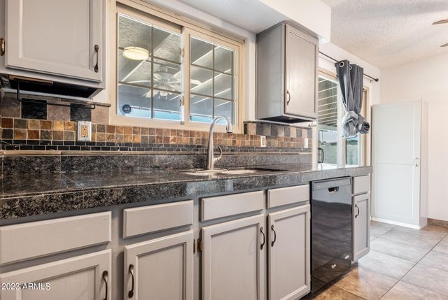 964 W Hackamore Street, Mesa, AZ 85201