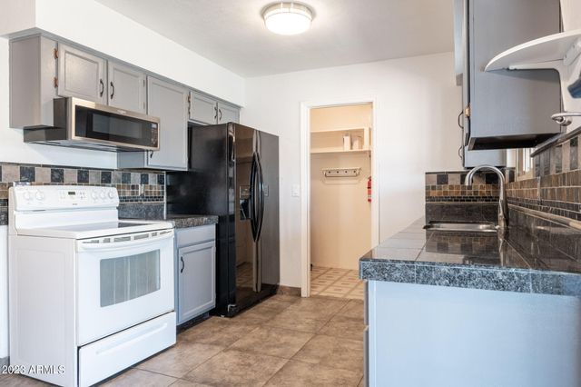 964 W Hackamore Street, Mesa, AZ 85201