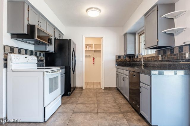 964 W Hackamore Street, Mesa, AZ 85201