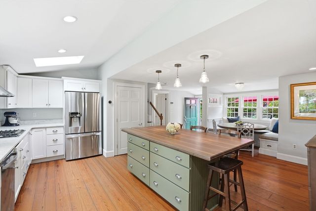 227-R Main St, Hingham, MA 02043