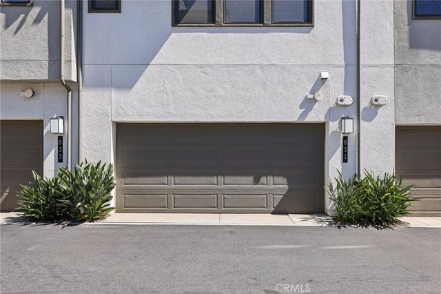 831 S Grable Circle, Orange, CA 92868