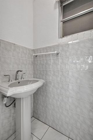 8936 SW 11th Street, Miami, FL 33174