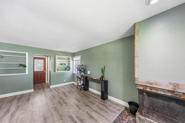 3834 Hillcrest Drive, Des Moines, IA 50310