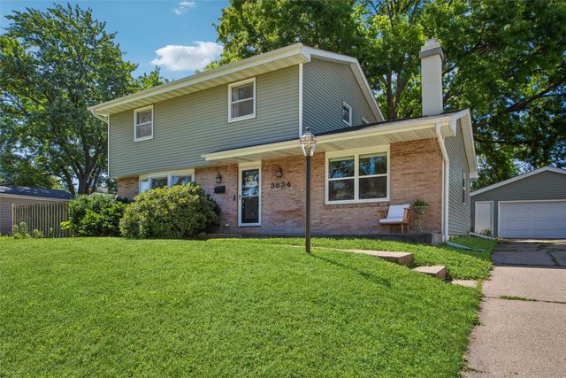 3834 Hillcrest Drive, Des Moines, IA 50310