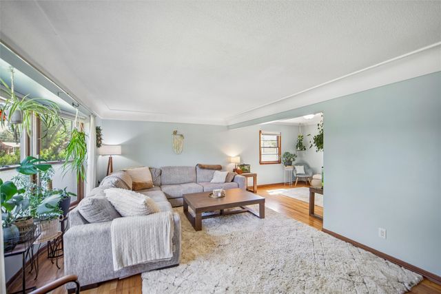 3834 Hillcrest Drive, Des Moines, IA 50310