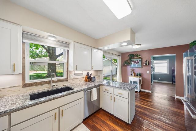 3834 Hillcrest Drive, Des Moines, IA 50310