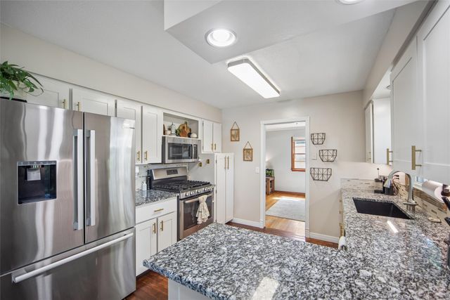 3834 Hillcrest Drive, Des Moines, IA 50310