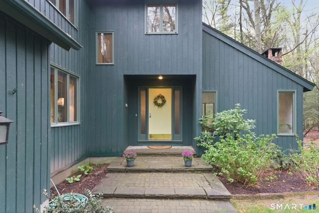 37 Tall Wood Hollow, Avon, CT 06001