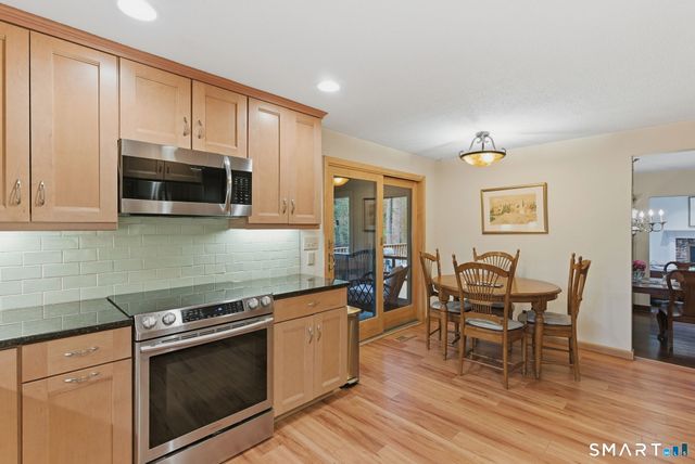37 Tall Wood Hollow, Avon, CT 06001