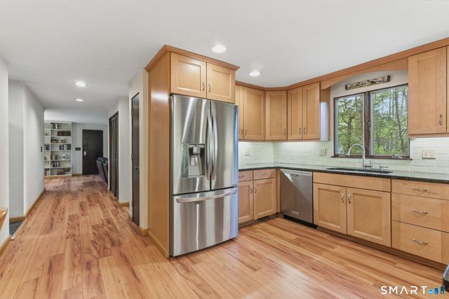37 Tall Wood Hollow, Avon, CT 06001