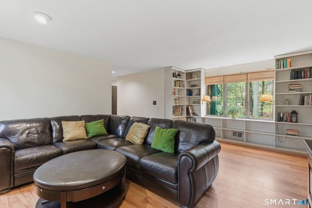 37 Tall Wood Hollow, Avon, CT 06001