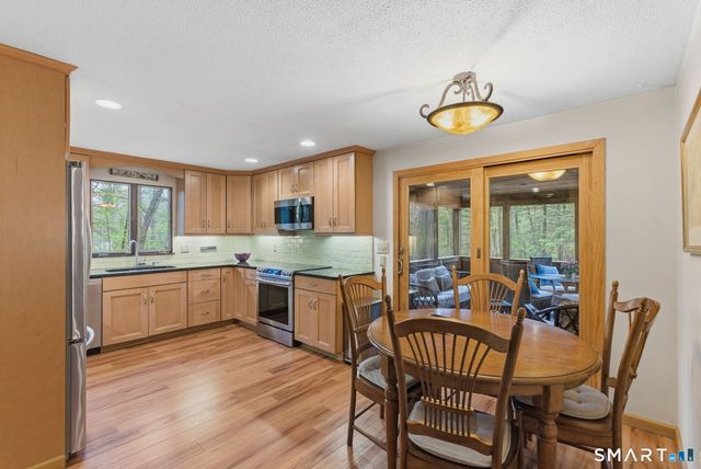 37 Tall Wood Hollow, Avon, CT 06001