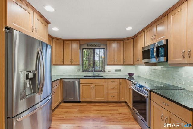 37 Tall Wood Hollow, Avon, CT 06001