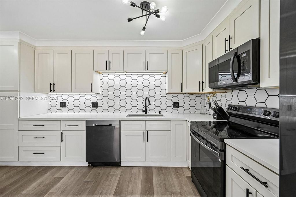 5016 50th Way, West Palm Beach, FL 33409