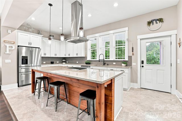 2348 Oak Grove Circle, Midland, NC 28107