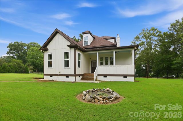 2348 Oak Grove Circle, Midland, NC 28107