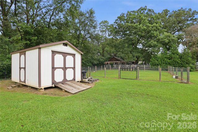 2348 Oak Grove Circle, Midland, NC 28107