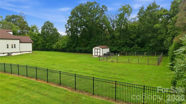 2348 Oak Grove Circle, Midland, NC 28107
